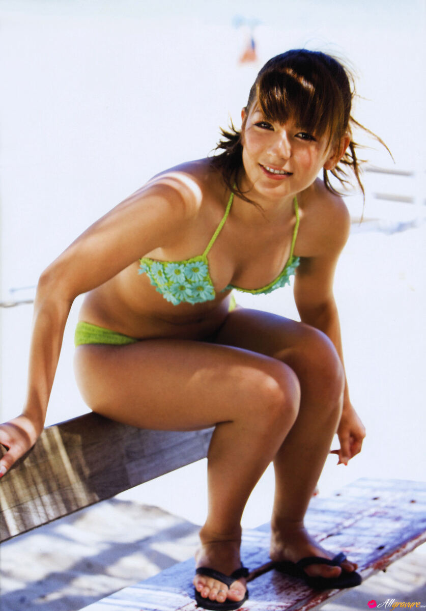 Erotische Fotos mit Suzanne: Schönes japanisches süßes Mädchen