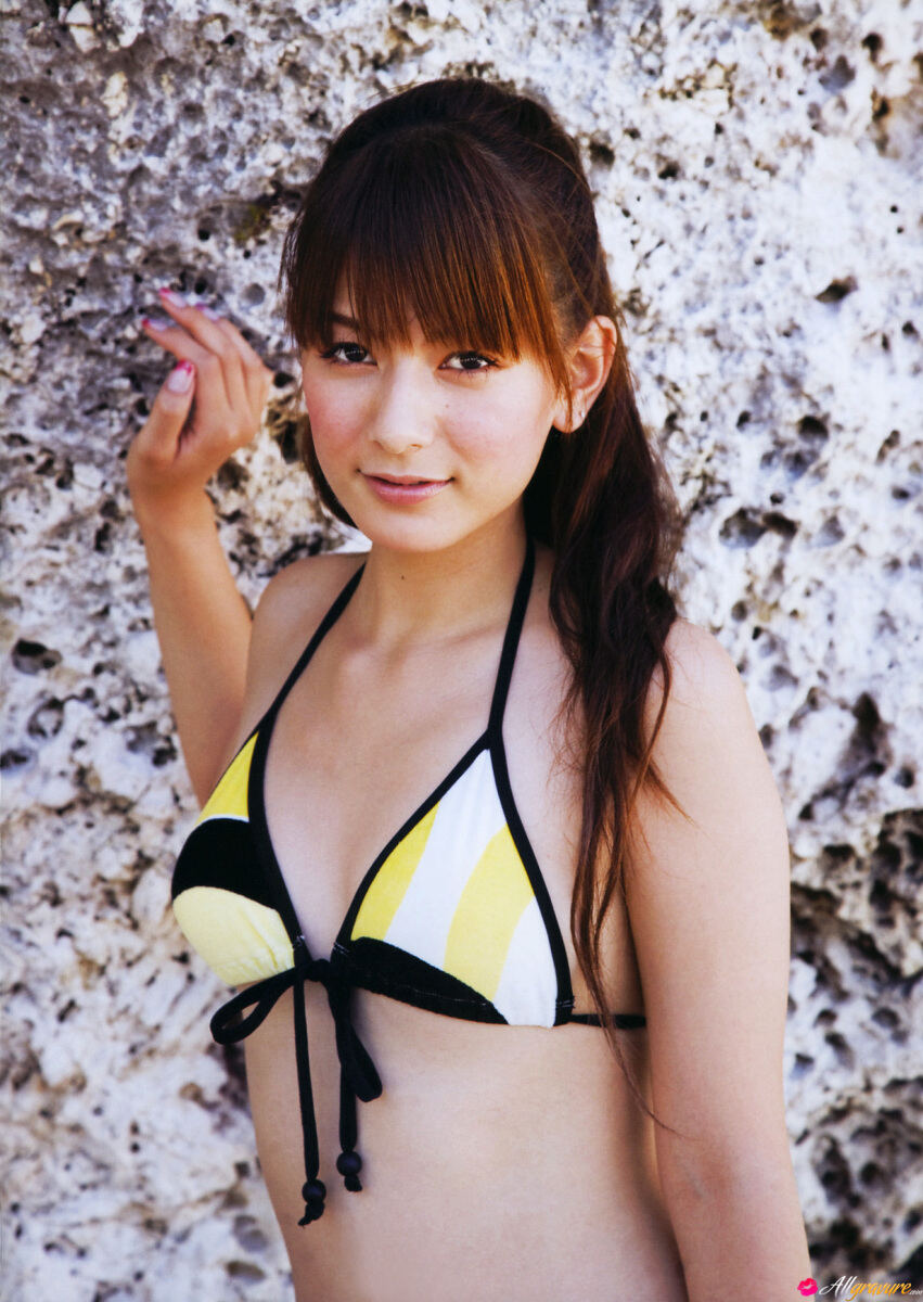 Эротические картинки модели Suzanne: Красивая японская милая девушка