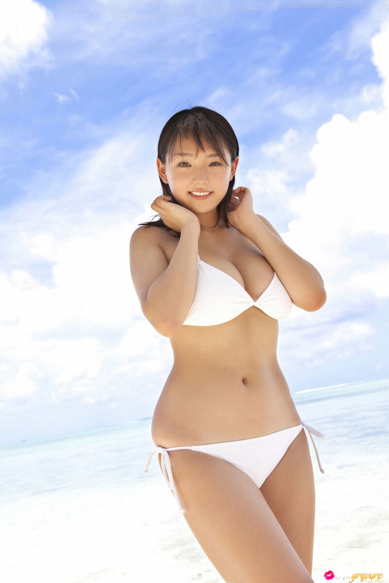 Erotic photos with Ai Shinozaki: Lovely Oriental teen on the beach