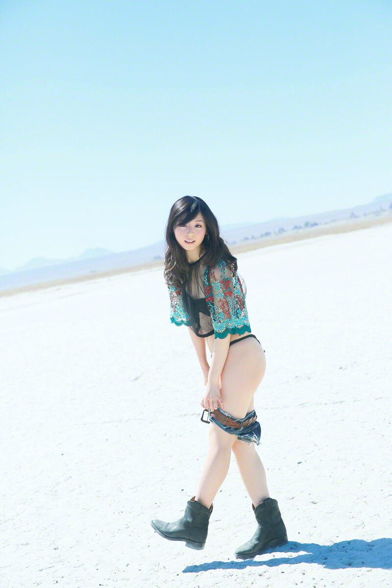 Erotic photos with Rina Koike: Beautiful japanese girl on the beach