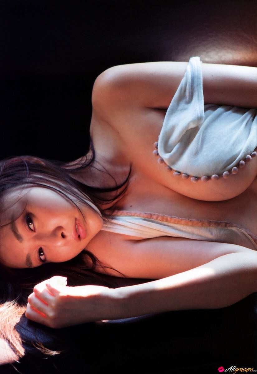 Erotic photos with Anri Sugihara: Sensuality with the Japanese beauty
