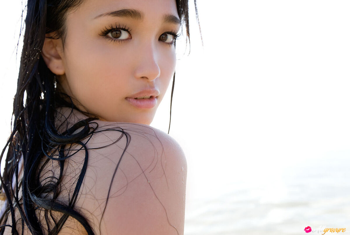 Erotic photos with Reon Kadena: True Love with hot asian teen